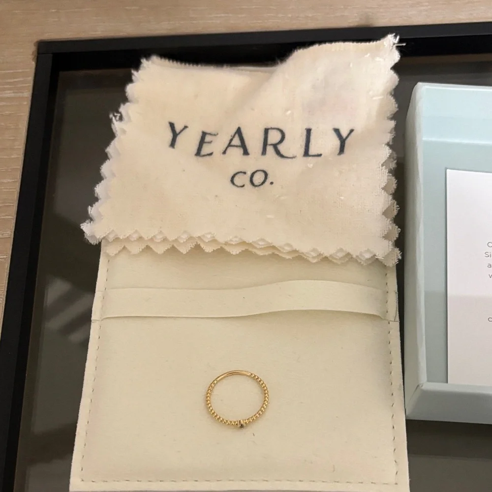 Gold and Diamond Ring - Picture 5 of 6